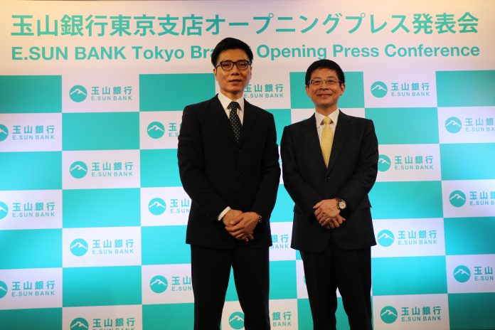 玉山銀行總經理黃男州(右)和東京分行行長林國維出席東京分行開幕事業戰略發表會