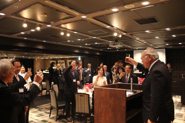 日台経済文化交流協会の忘年会に各界代表ら出席で交流