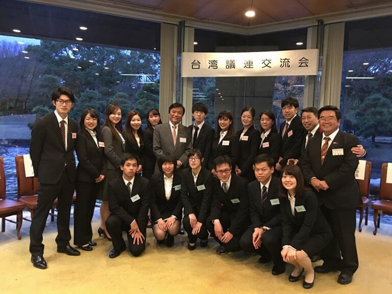 台湾と日本の大学生が福岡県会議員や県職員などと意見交換会