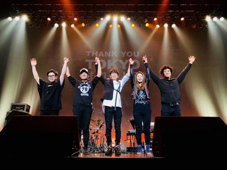 光良、初めての東京公演で日本ファンの為に熱唱