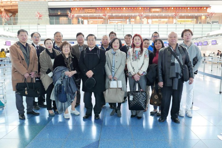 駐橫濱辦事處處長陳桎宏退休返台　各界機場溫馨相送