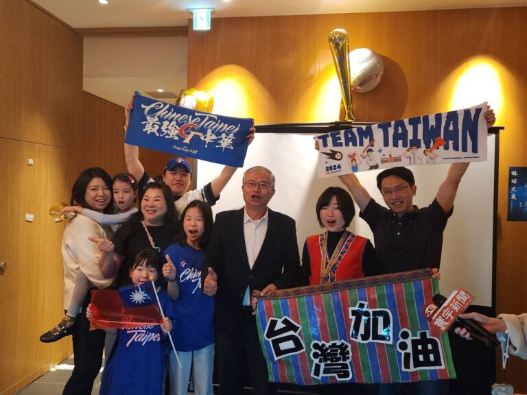 12強中華隊比賽門票買不到　僑胞包場享受台菜替台灣加油