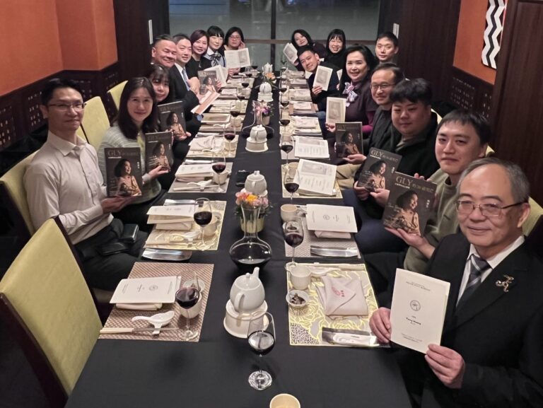 GLY珠寶十週年紀念作　楊傳苓推出新書《GLY的20道光芒》