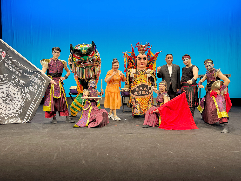 謝美香會長應邀出席九天民俗技藝團大阪演出　與僑團代表共襄盛舉　推廣台灣傳統文化