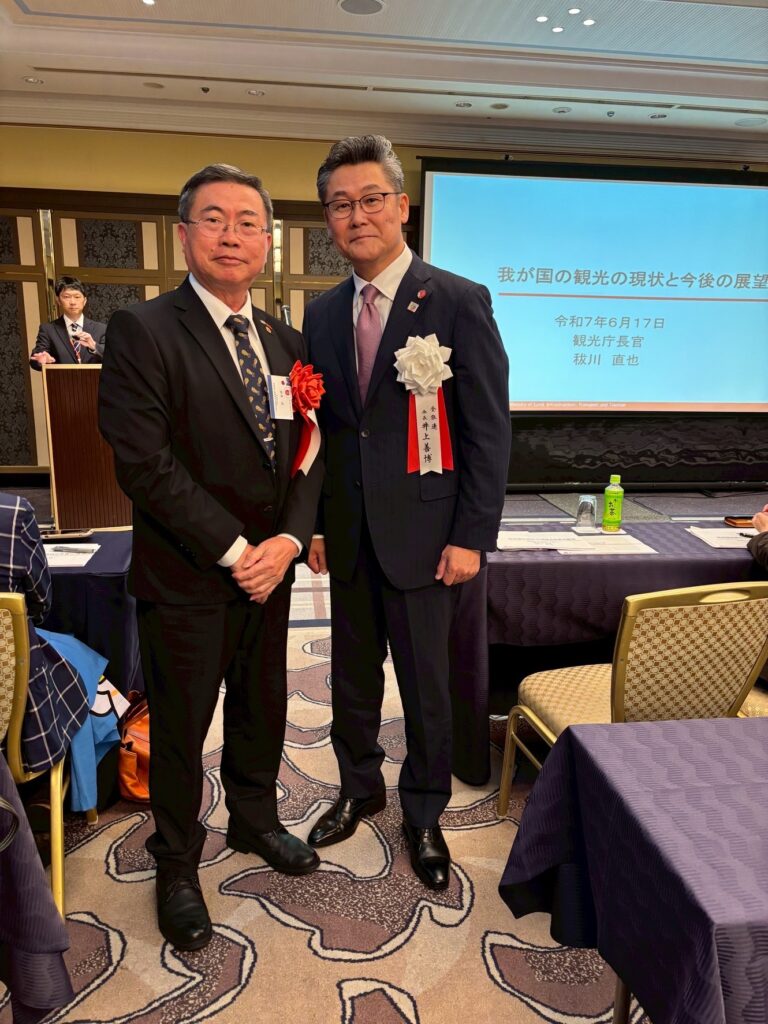 台灣全旅連徐銀樹氏向日本全旅連井上會長頒贈感謝狀　感謝捐贈250萬日圓助花蓮震災重建