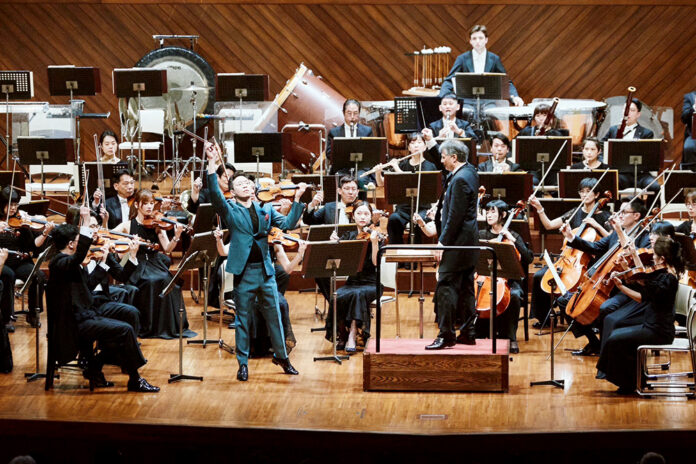 由NSO音樂總監Jun Märkl指揮,攜手小提琴家黃俊文與日本知名女高音森麻季,共同呈現一場兼具深度與感動的音樂盛宴 由NSO音樂總監Jun Märkl指揮,攜手小提琴家黃俊文與日本知名女高音森麻季,共同呈現一場兼具深度與感動的音樂盛宴