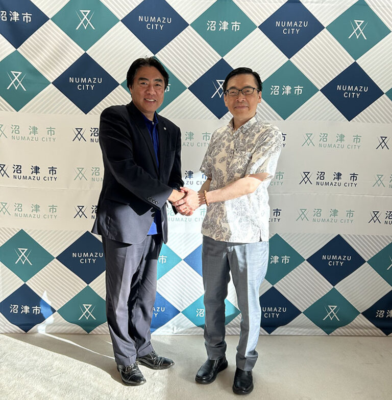 駐橫濱辦事處范振國處長應邀出席靜岡縣沼津市夏日祭典暨台灣燈籠點燈儀式