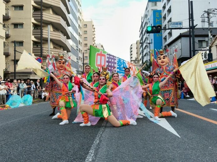 高雄中華芸術学校「華藝創意民俗舞団」