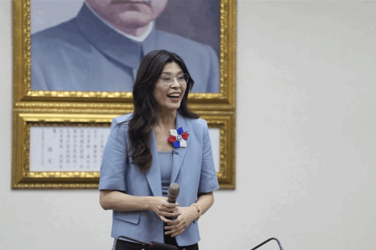 国民党の新党主席に鄭麗文氏