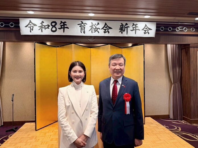 左:雲林県陳璧君副県長 右:台北駐日経済文化代表処駐日李逸洋大使 左:雲林県陳璧君副県長 右:台北駐日経済文化代表処駐日李逸洋大使