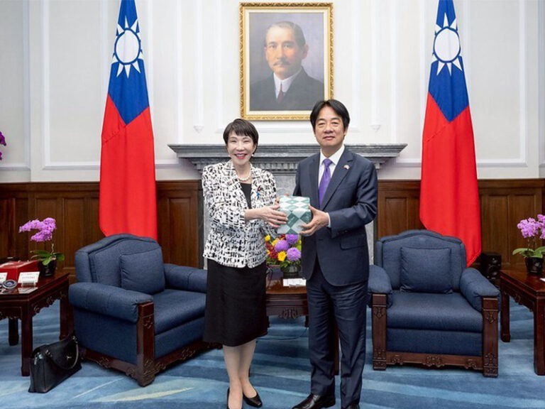 訪台した高市早苗衆院議員（左）と面会する頼清徳総統（圖:総統府提供）