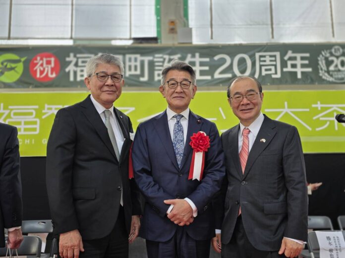 福智町黑土孝司(左)、武田良太眾議員(中)、陳銘俊處長(右)