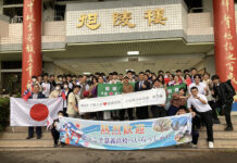 日台交流プログラム第5弾 台湾で文化・教育交流 学生と社会人が交流、歴史や文化を体感 嘉義高校記念写真