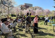 聽音樂、吃鳳梨酥!Meet Taiwan臺灣華語・文化教室 臺灣音樂團隊赴日參加望春風音樂會,用在地滋味交流台灣文化 望春風文化藝術基金會 陳秀麗董事長致詞