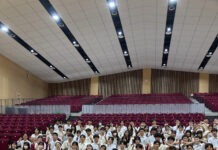 福岡高校熱情迎接鳳山高中 文化祭交流深化跨國友誼 福岡高校師生與訪團合影