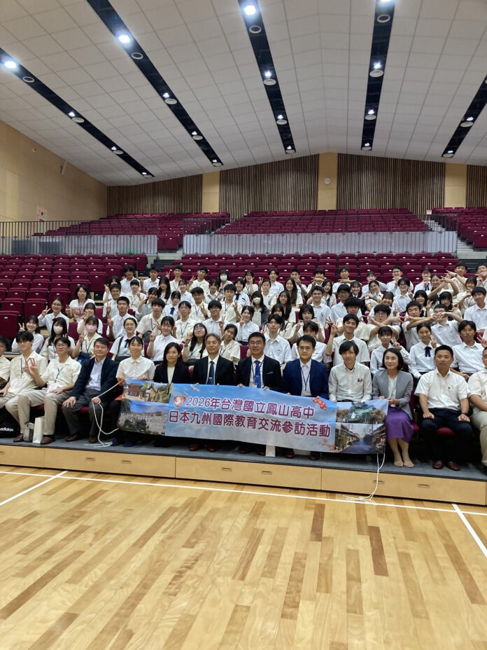 福岡高校師生與訪團合影 福岡高校師生與訪團合影