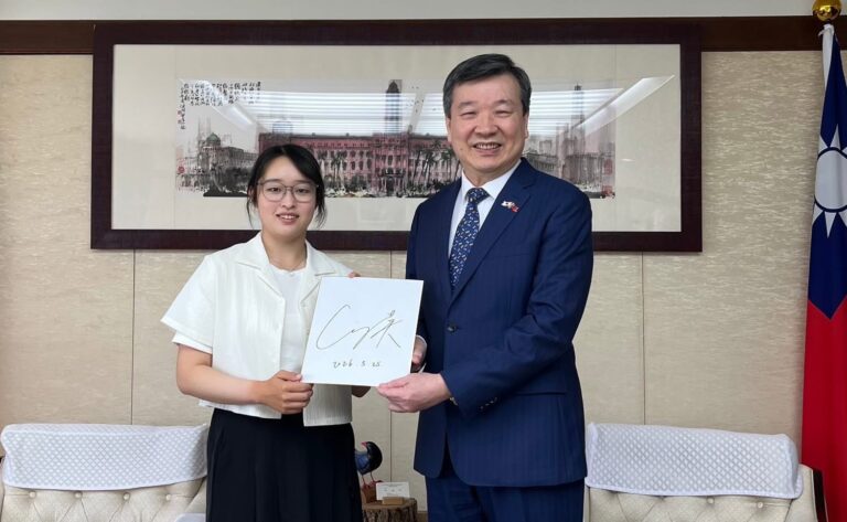 台湾ゴルフ界の新星呉佳晏選手が代表処を表敬訪問　全米女子オープン出場へ意気込みを語る