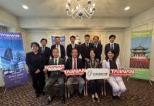 観光署、台湾リピーター優遇措置を検討 同行者と合わせ約4万円相当 日本重視の姿勢も 訪日し日本人観光客の誘致を図った陳玉秀観光署長(前列右から2人目)=交通部観光署提供