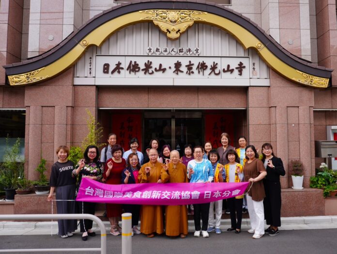 東京佛光山寺前合影 東京佛光山寺前合影