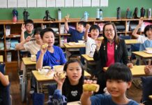 台湾バナナ寄贈で結ばれる甲佐町と台湾の友情(日本語、中文)