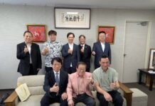 熊本地震で中止の台湾美食講座、次回候補地・山口へ 台湾ゆかりの企業・史跡を訪問 丸久本社訪問ピンクの服が田中会長、右端の上が長尾取締