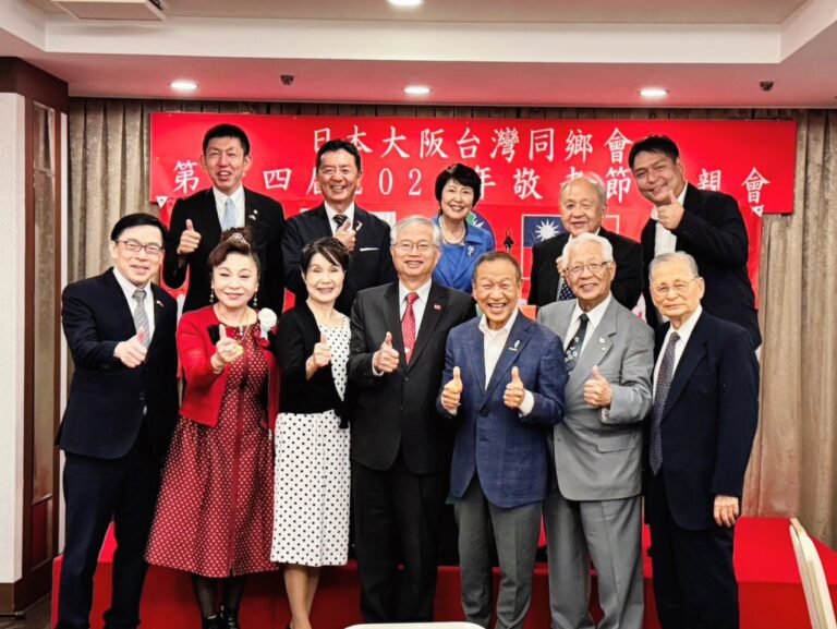 前排左起①范振國處長、②謝美香國策顧問、③林玲玉公使夫人、④蔡明耀公使、⑤和歌山白浜町大江康弘長、⑥永野孝男前議員、⑦李辛祥